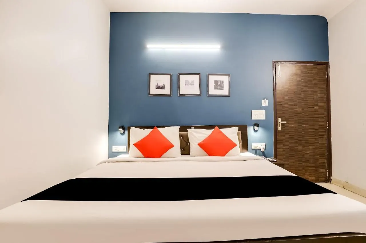 Collection O 71756 Hotel Silver Arrow Near Pacific Mall Tagore Garden Delhi