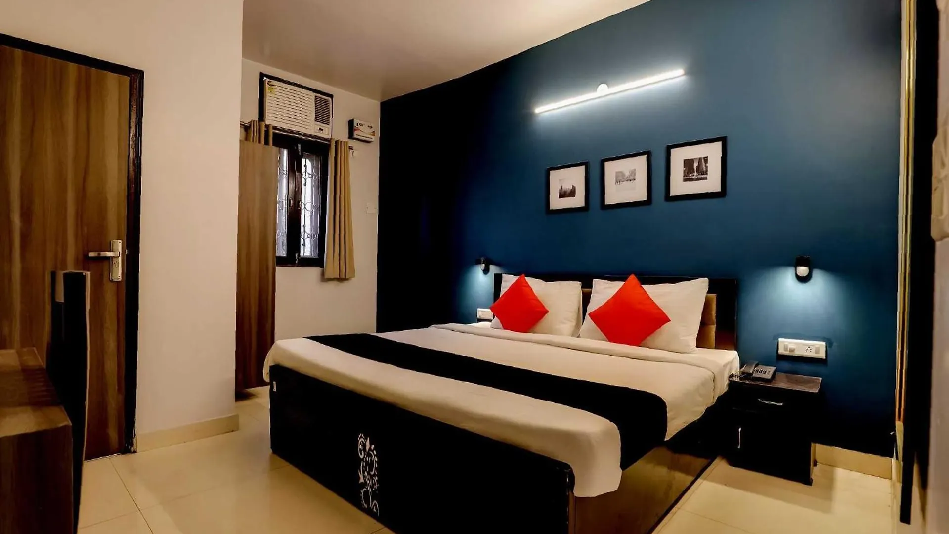 Collection O 71756 Hotel Silver Arrow Near Pacific Mall Tagore Garden Delhi  3*, Delhi (National Capital Territory of India)