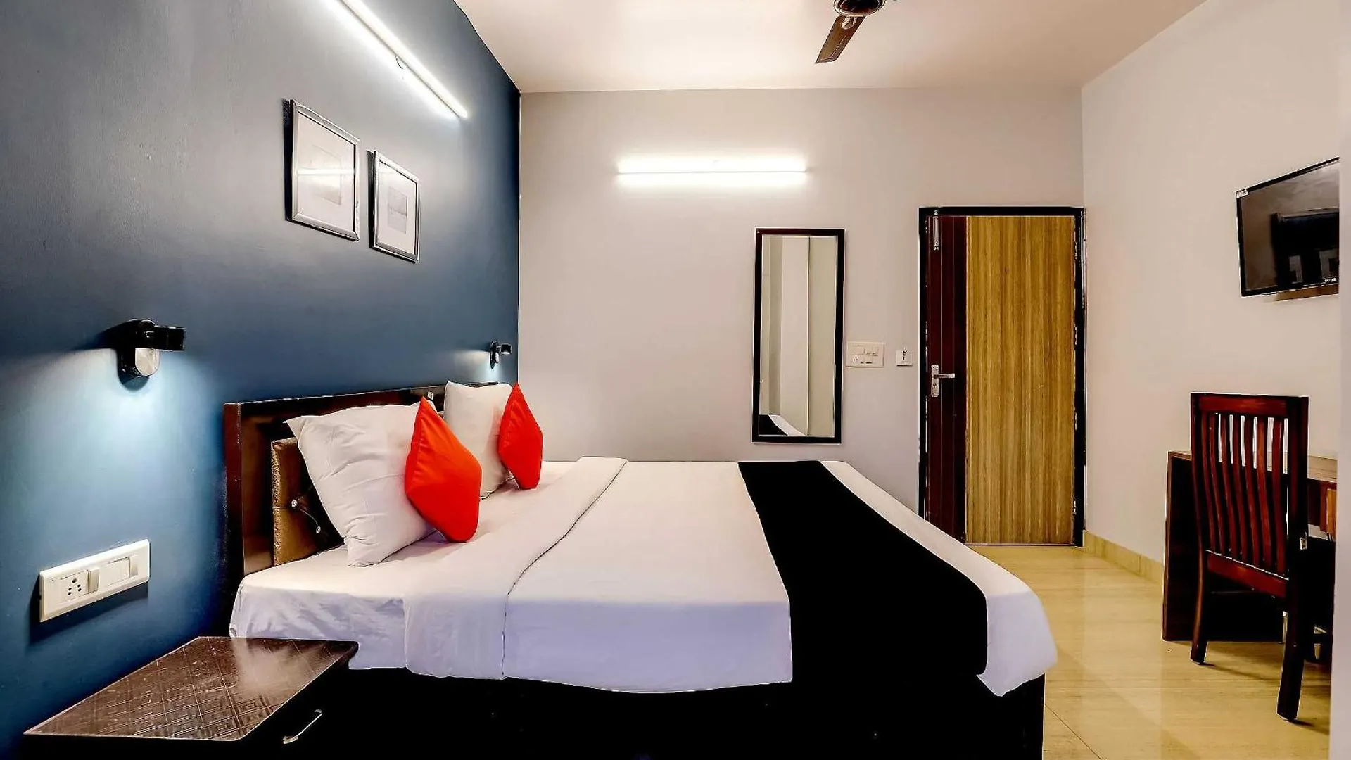 Collection O 71756 Hotel Silver Arrow Near Pacific Mall Tagore Garden Delhi
